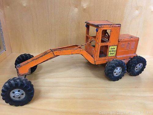 Lot #0018 (1 of 7)