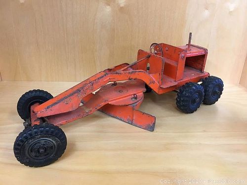 Lot #0019 (1 of 4)