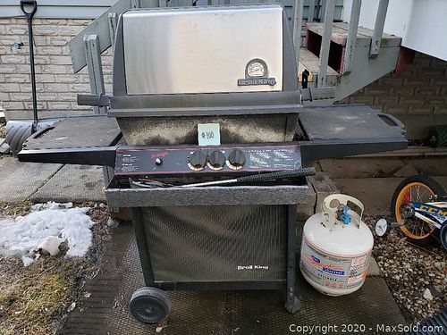 Lot #0100 (1 of 4)