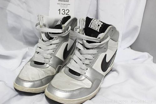 Lot #0132 (1 of 5)
