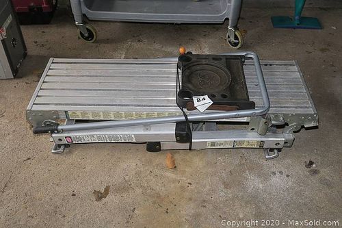 Lot #0084 (1 of 9)