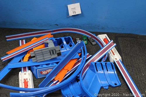 Lot #0075 (1 of 5)