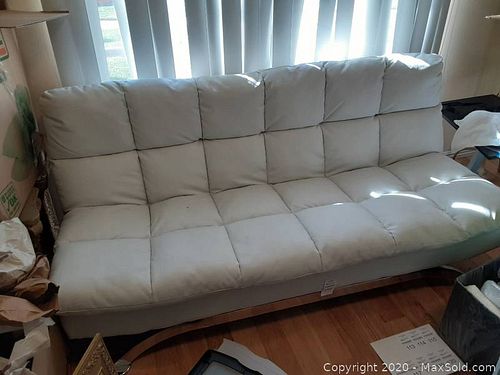 Lot #0112 (1 of 7)