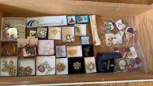 Lot #0101 (1 of 5)