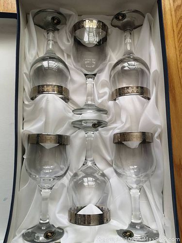 Lot #0025 (1 of 10)