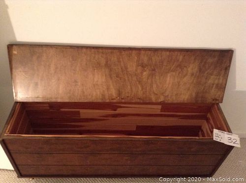 Lot #0032 (1 of 8)