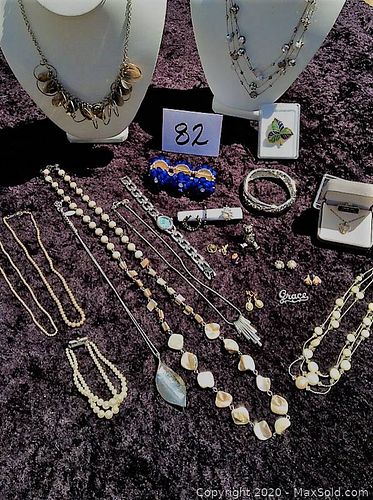 Lot #0082 (1 of 17)