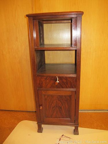 Lot #0048 (1 of 4)