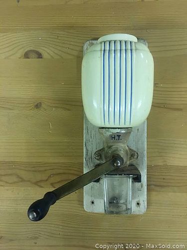 Lot #0038 (1 of 4)