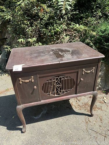 Lot #0069 (1 of 7)