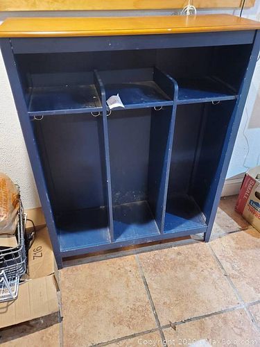 Lot #0109 (1 of 4)