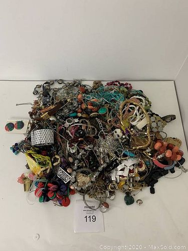 Lot #0119 (1 of 3)