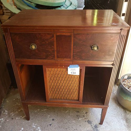Lot #0134 (1 of 12)