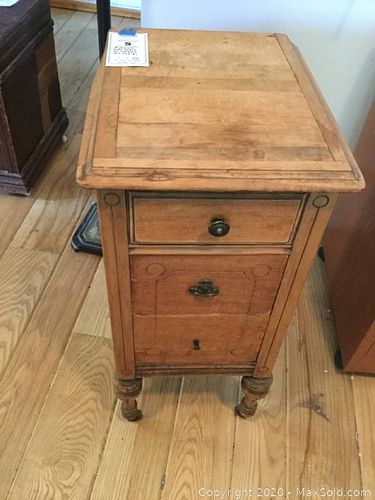 Lot #0005 (1 of 13)