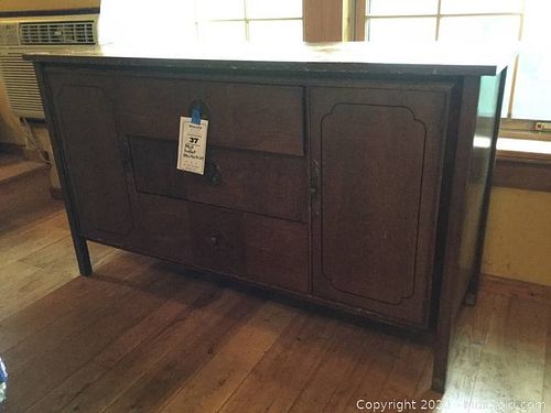 Lot #0037 (1 of 11)