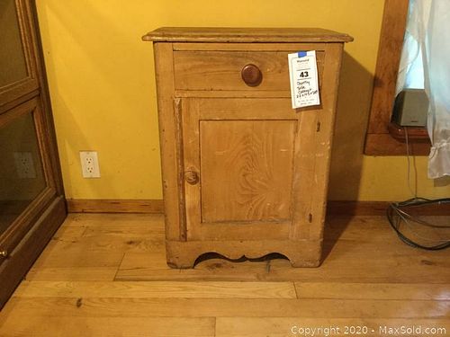 Lot #0043 (1 of 7)