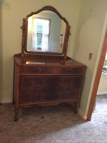 Lot #0056 (1 of 8)