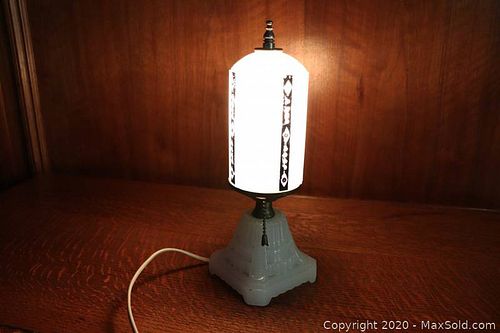 Lot #0028 (1 of 4)