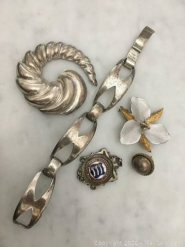 Lot #0056 (1 of 11)