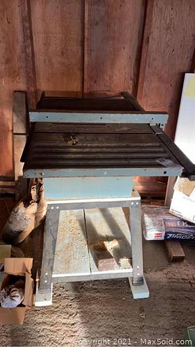 Lot #0049 (1 of 4)