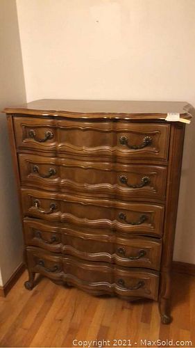Lot #0132 (1 of 7)