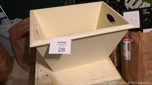 Lot #0028 (1 of 3)