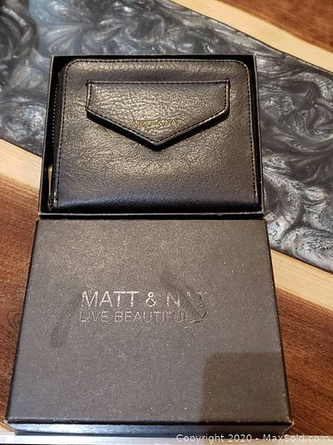 Lot #0047 (1 of 2)