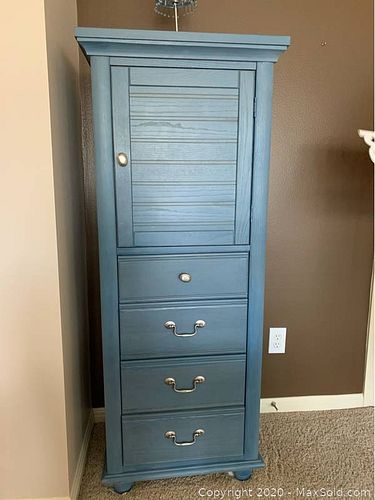 Lot #0024 (1 of 2)