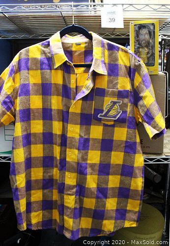 Lot #0039 (1 of 9)