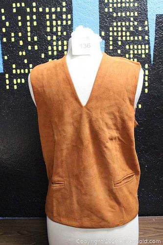 Lot #0136 (1 of 5)