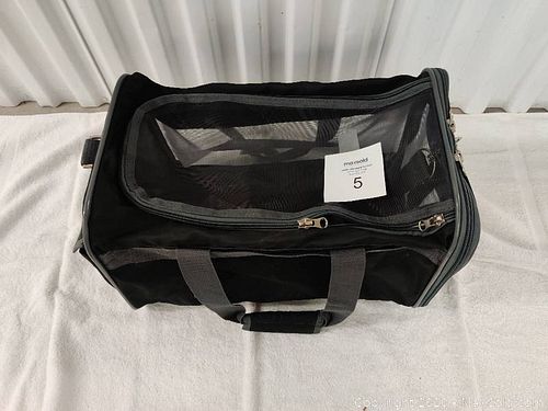 Lot #0005 (1 of 3)