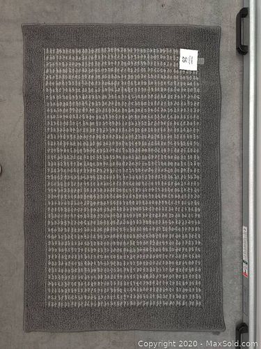 Lot #0025 (1 of 2)