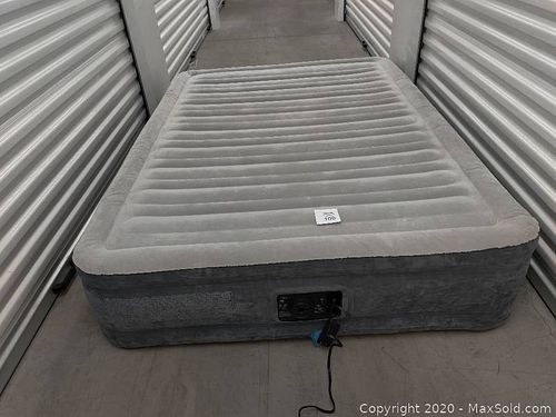 Lot #0109 (1 of 4)