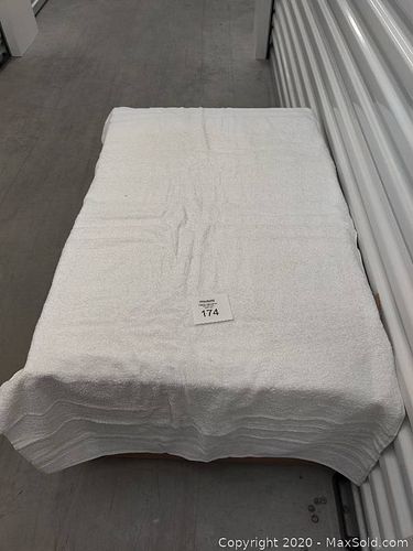 Lot #0174 (1 of 3)
