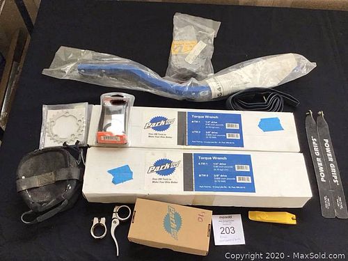 Lot #0203 (1 of 2)
