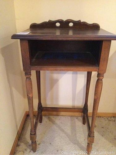 Lot #0057 (1 of 7)