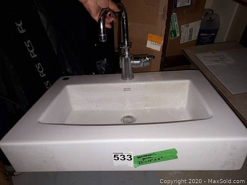 Lot #0533 (1 of 9)