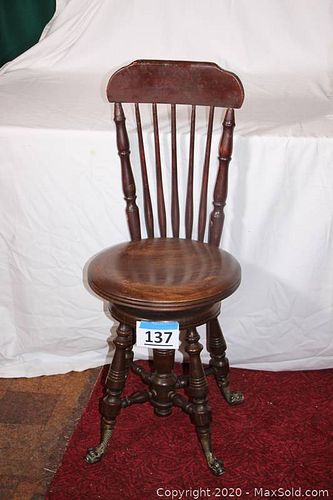 Lot #0137 (1 of 10)