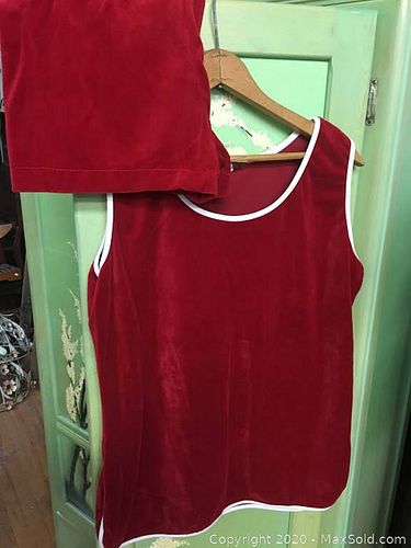 Lot #0024 (1 of 4)
