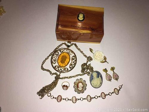 Lot #0082 (1 of 18)