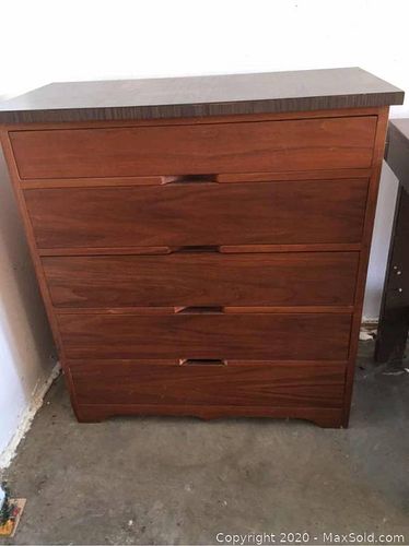 Lot #0267 (1 of 10)