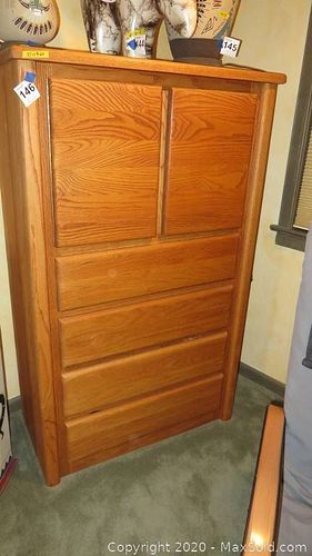Lot #0146 (1 of 8)