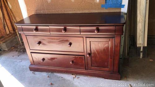Lot #0646 (1 of 13)