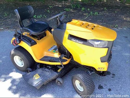 Cub Cadet XT1 Lawn Tractor (1 of 20)