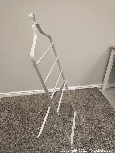 Towel/Garment Rack (1 of 3)