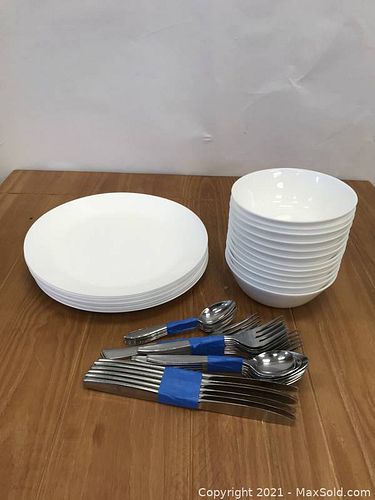 Full Corningware Dinnerware Set and Cutlery (1 of 2)