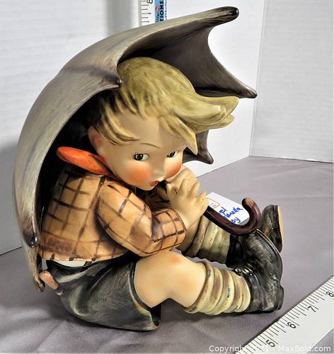 Goebel MJ Hummel 8" Umbrella Boy figurine 152A (1 of 6)