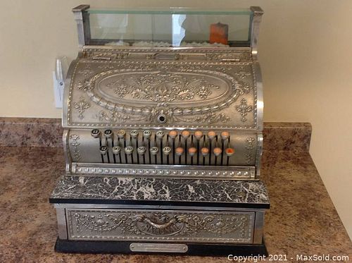 Antique Functioning Cash Register. (1 of 14)