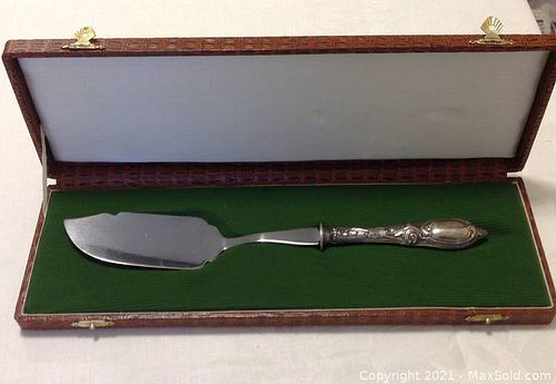 Boxed Sterling Cutting Utensil Server. 10 inches long. (1 of 10)