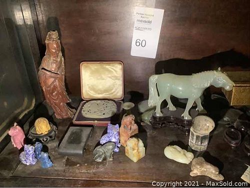 Beautiful carved Sculptures art and decor (1 of 3)